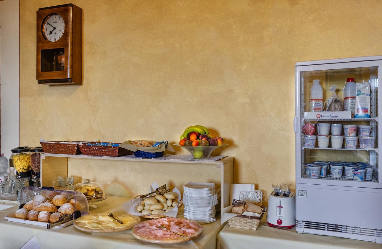 Hotel Casa Diocesana Di Лука Екстериор снимка
