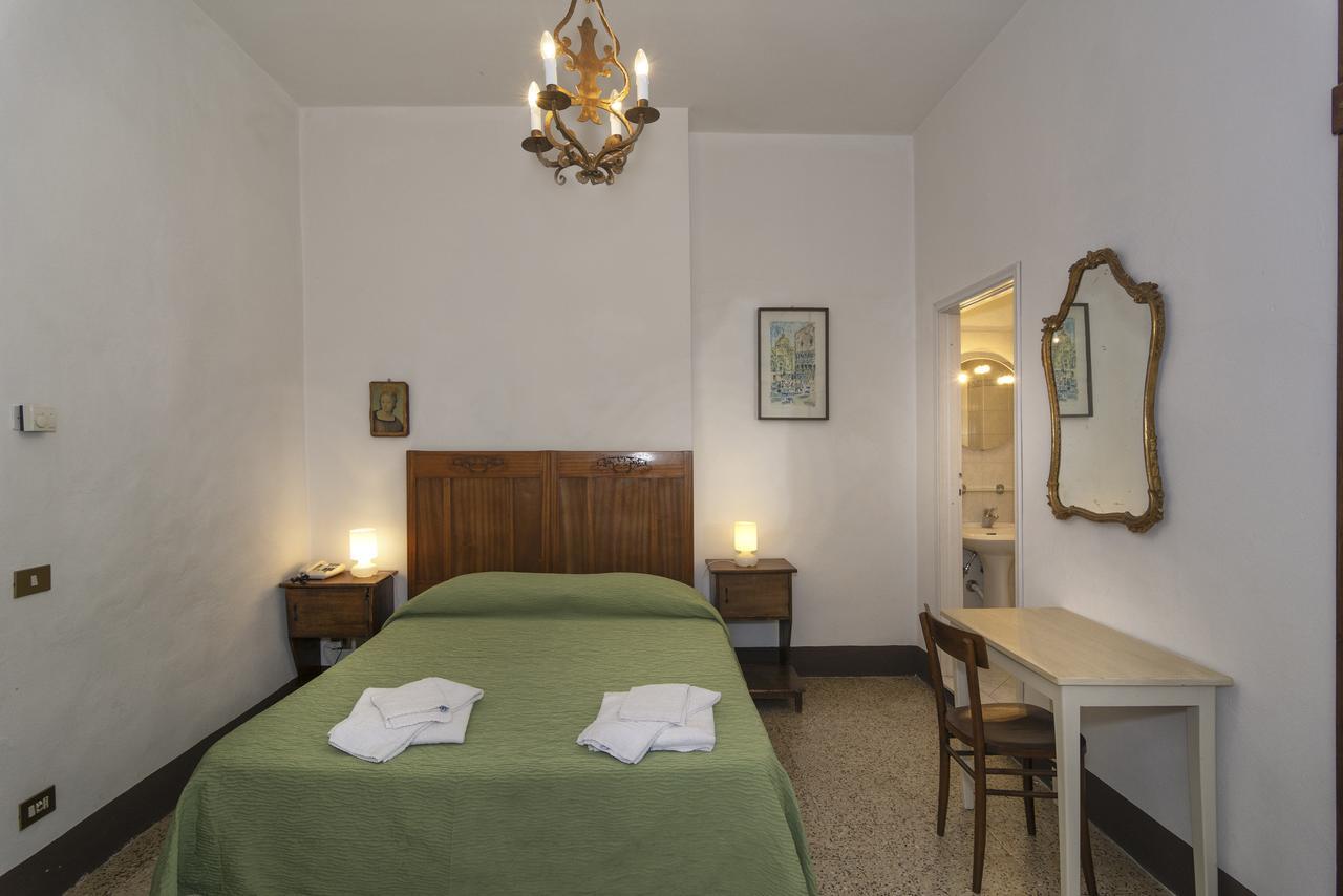 Hotel Casa Diocesana Di Лука Екстериор снимка