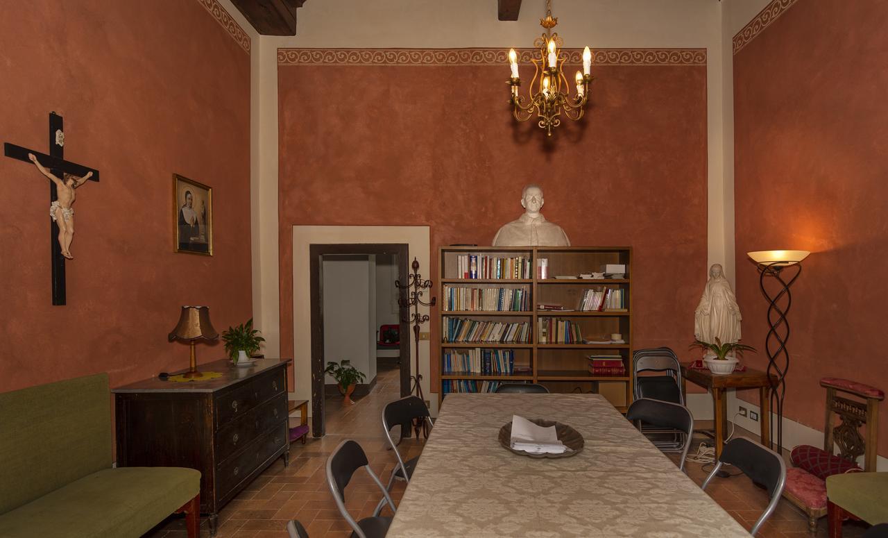 Hotel Casa Diocesana Di Лука Екстериор снимка
