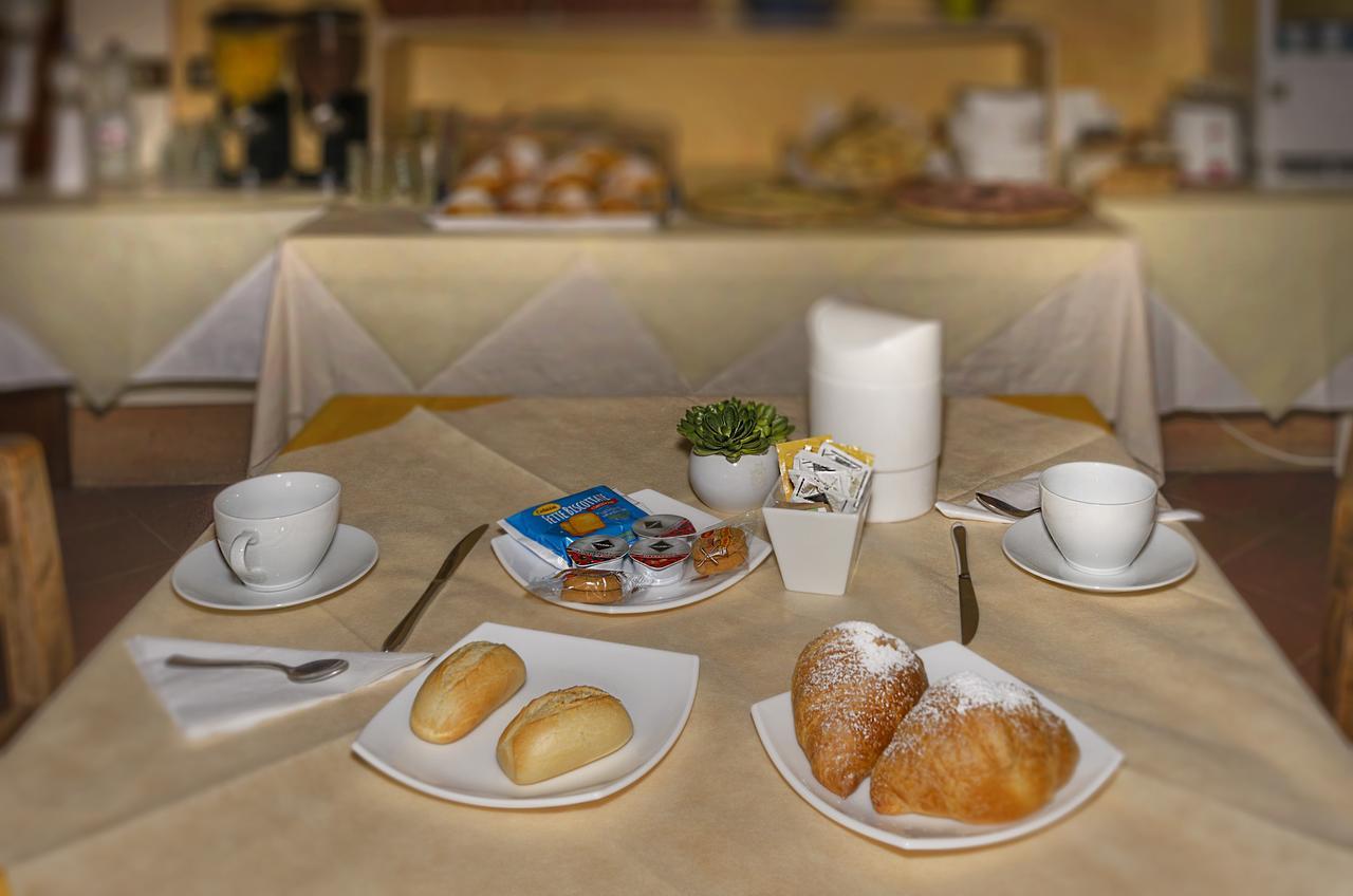 Hotel Casa Diocesana Di Лука Екстериор снимка